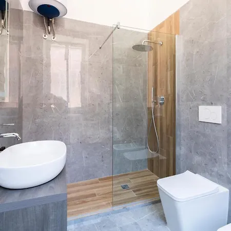 Louly Spanish Steps Aparthotel 4*