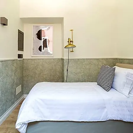 Aparthotel Louly Spanish Steps 4*
