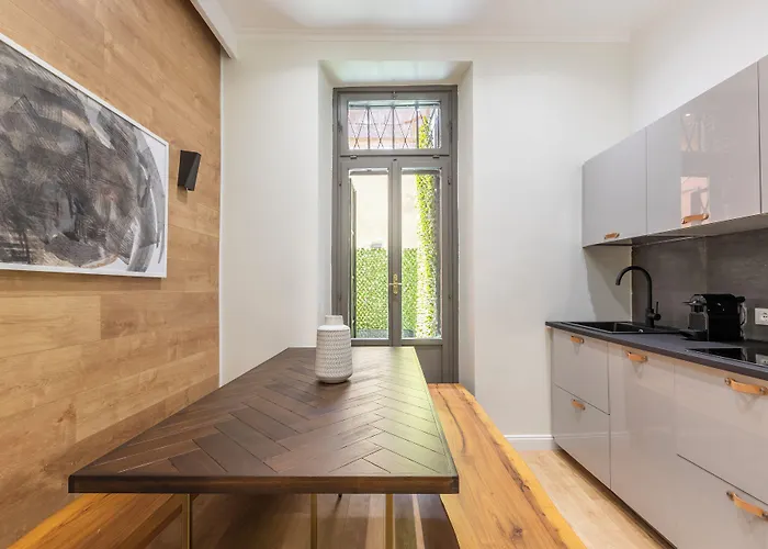 Louly Spanish Steps Apartmanhotel 4*