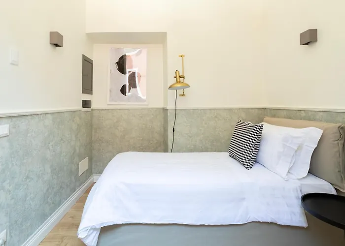 Louly Spanish Steps Apartahotel