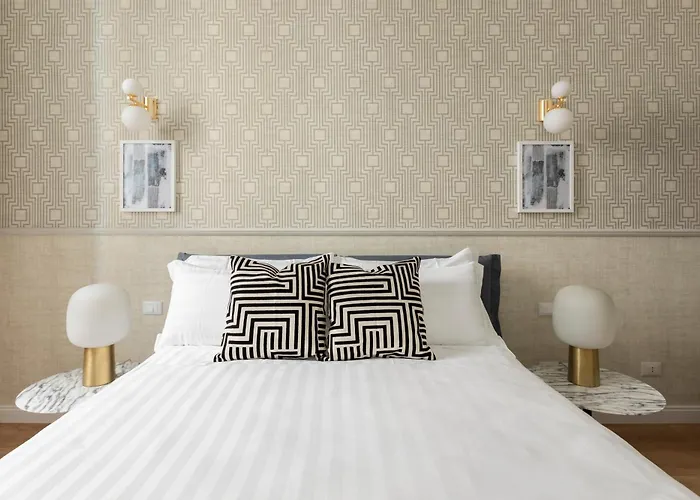 Apartahotel Louly Spanish Steps 4*