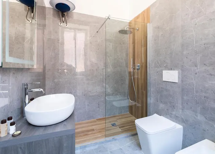 Louly Spanish Steps Apartahotel 4*