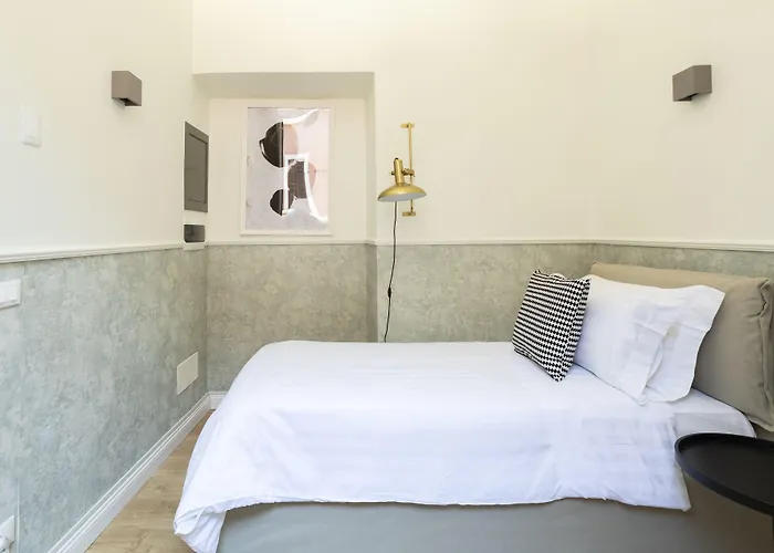 Apartahotel Louly Spanish Steps 4*